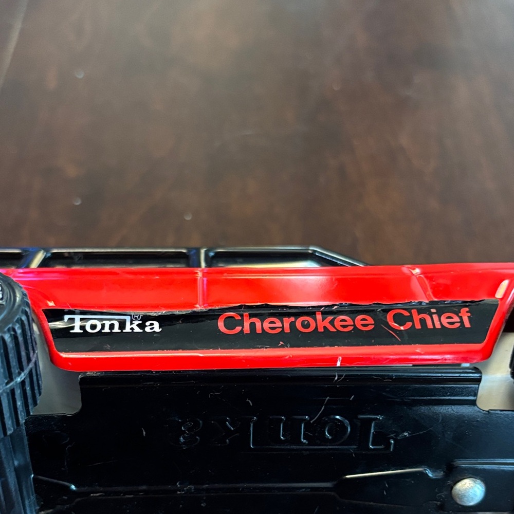Tonka Red and Black Jeep Cherokee Chief Die-Cast SUV- Vintage - Picture 5 of 9